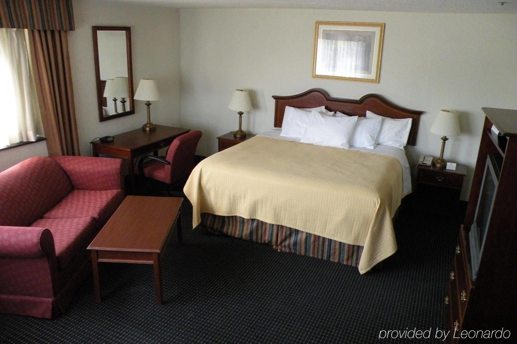 Baymont By Wyndham Hagerstown Hotel Room photo